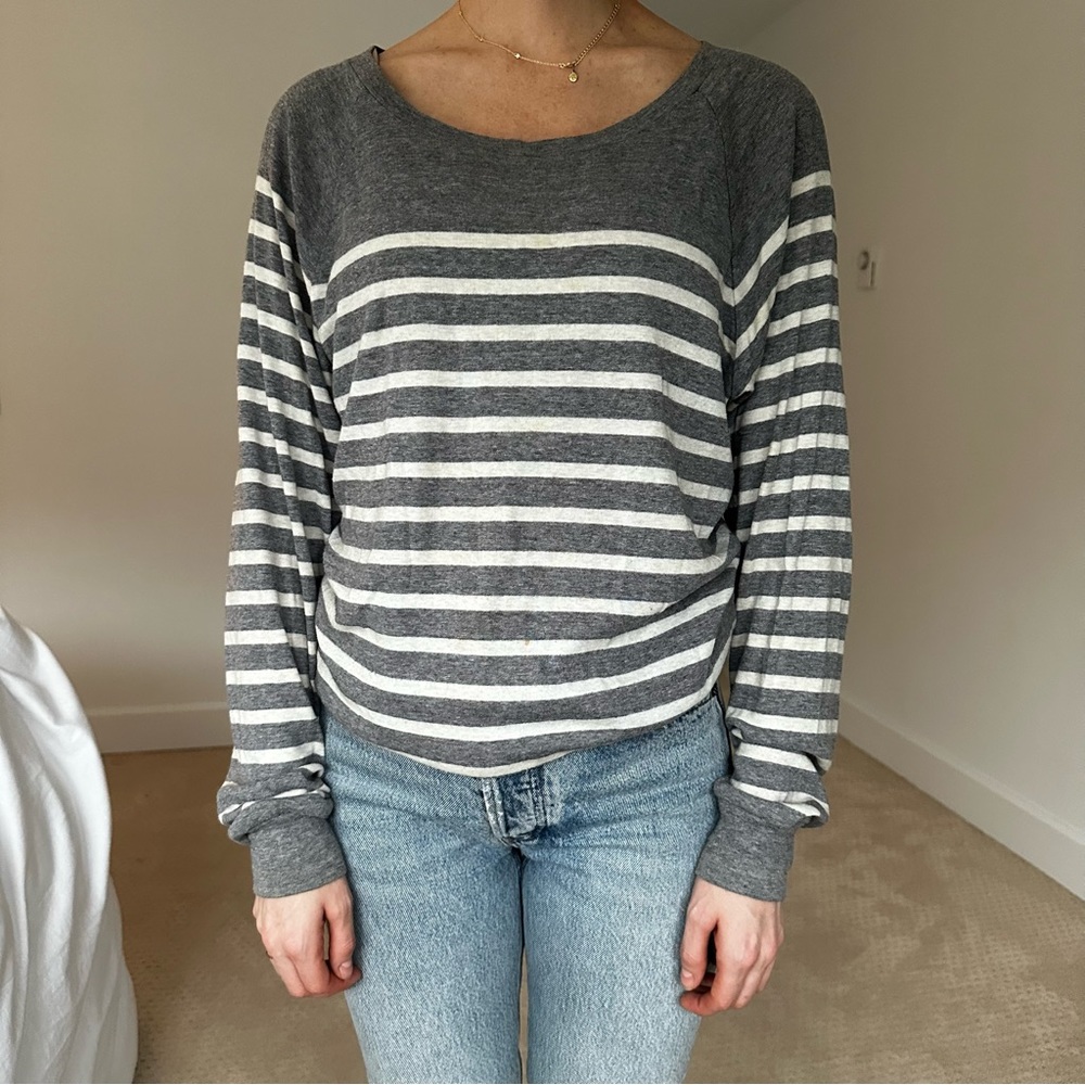 GOOD CONDITION - Aritzia/TNA Sweater Size XS